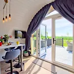 Hollins Farm - Dog Friendly, Self Catering
