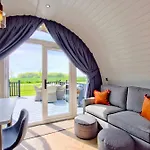 Lodge Hollins Farm - Dog Friendly, Self Catering