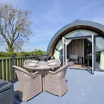Hollins Farm - Dog Friendly, Self Catering