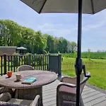 Lodge Hollins Farm - Dog Friendly, Self Catering *