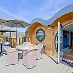 Hollins Farm - Dog Friendly, Self Catering Lodge
