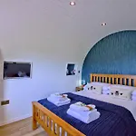 Hollins Farm - Dog Friendly, Self Catering Lodge *