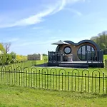 Lodge Hollins Farm - Dog Friendly, Self Catering Knaresborough