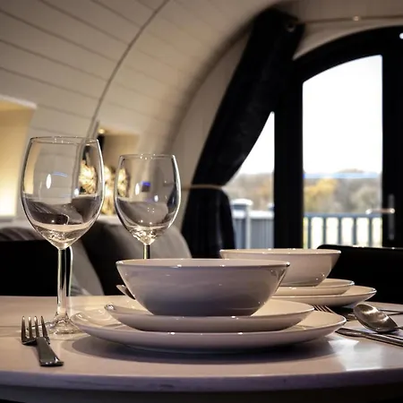 Hollins Farm - Dog Friendly, Self Catering 롯지 *