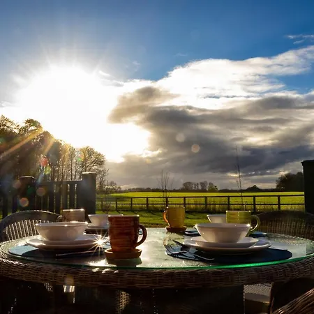 Hollins Farm - Dog Friendly, Self Catering Lodge Knaresborough