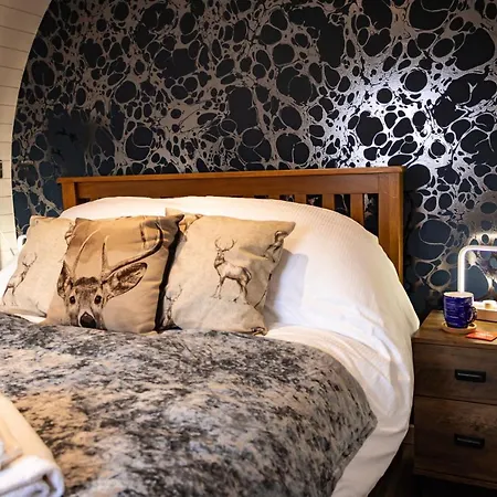 Hollins Farm - Dog Friendly, Self Catering