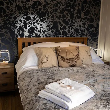 Lodge Hollins Farm - Dog Friendly, Self Catering Knaresborough