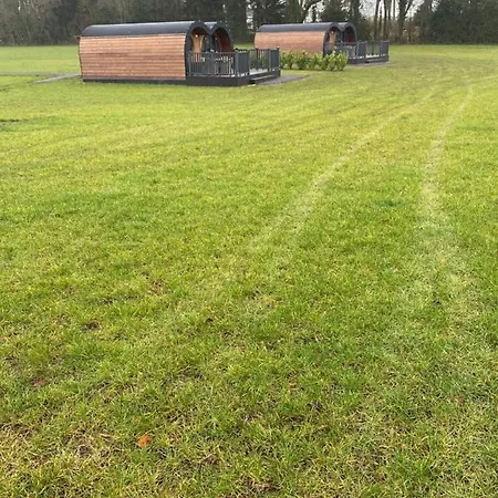 Lodge Hollins Farm - Dog Friendly, Self Catering Knaresborough