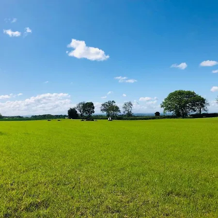 Hollins Farm - Dog Friendly, Self Catering 롯지 *
