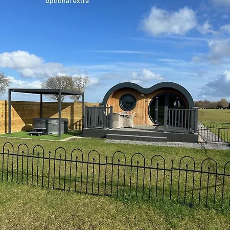 Lodge Hollins Farm - Dog Friendly, Self Catering *