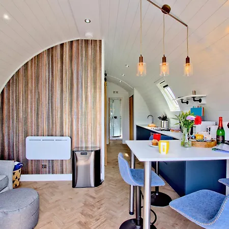 Hollins Farm - Dog Friendly, Self Catering