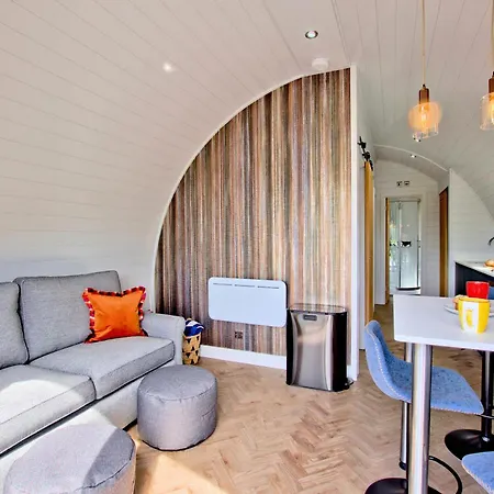 Деревянный коттедж Hollins Farm - Dog Friendly, Self Catering *