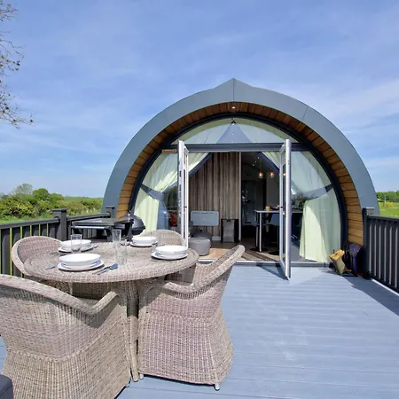 Hollins Farm - Dog Friendly, Self Catering *