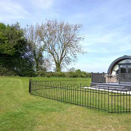 Hollins Farm - Dog Friendly, Self Catering Lodge Knaresborough