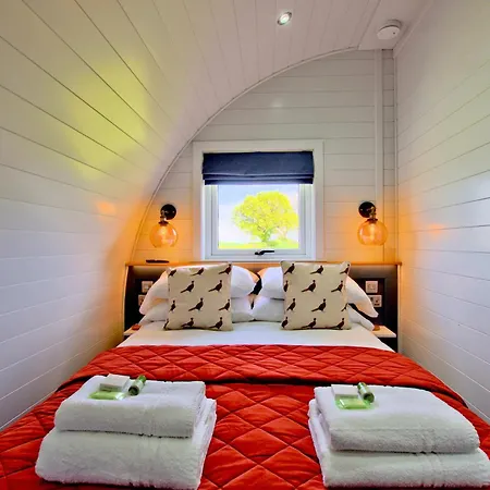 Hollins Farm - Dog Friendly, Self Catering Нерсборо