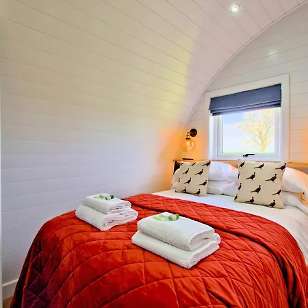 Деревянный коттедж Hollins Farm - Dog Friendly, Self Catering *