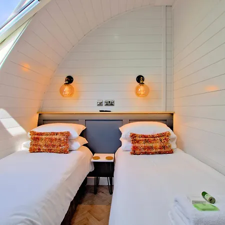 Деревянный коттедж Hollins Farm - Dog Friendly, Self Catering Нерсборо