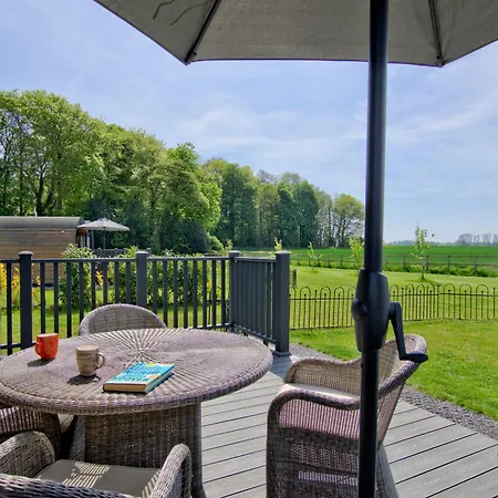 Lodge Hollins Farm - Dog Friendly, Self Catering *