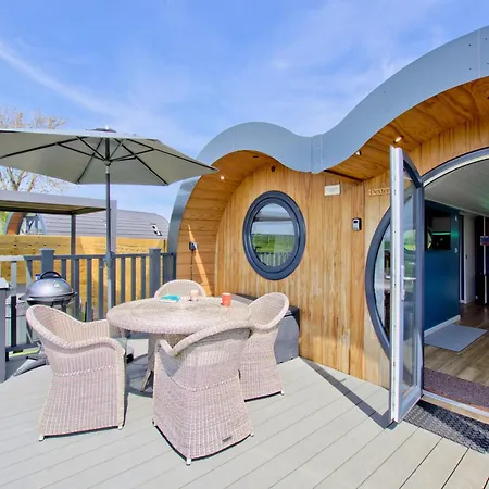 Hollins Farm - Dog Friendly, Self Catering Lodge