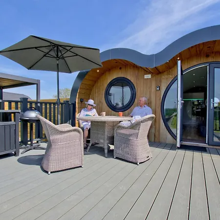 Hollins Farm - Dog Friendly, Self Catering Lodge