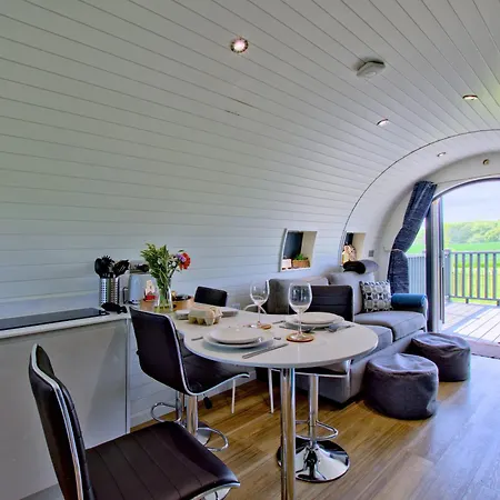 Lodge Hollins Farm - Dog Friendly, Self Catering