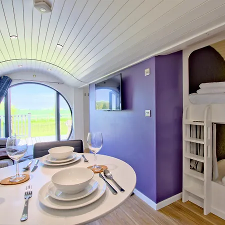 Lodge Hollins Farm - Dog Friendly, Self Catering Knaresborough