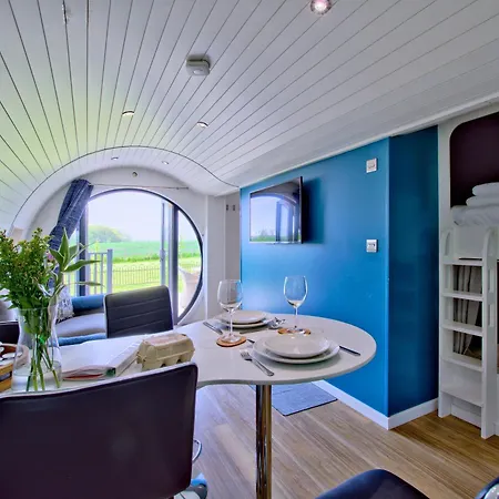 Lodge Hollins Farm - Dog Friendly, Self Catering Knaresborough