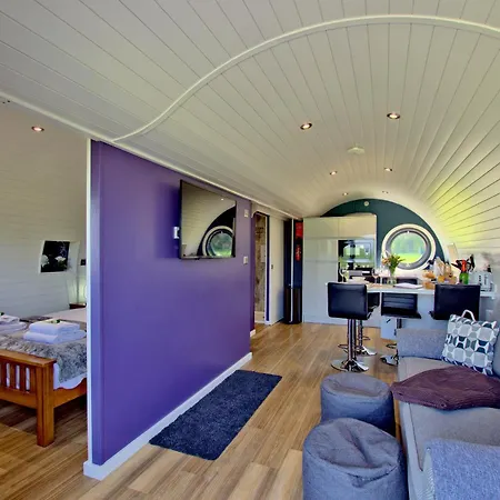 Lodge Hollins Farm - Dog Friendly, Self Catering *