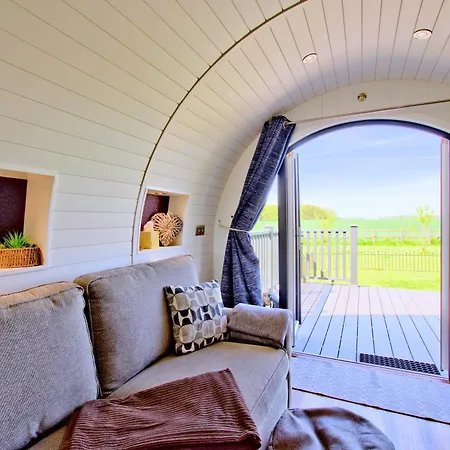 Hollins Farm - Dog Friendly, Self Catering Lodge Knaresborough