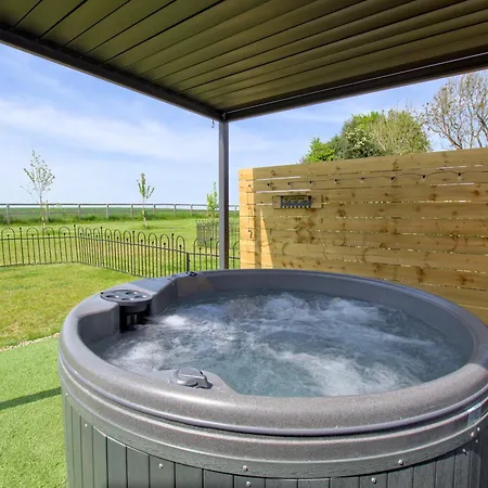 Hollins Farm - Dog Friendly, Self Catering Knaresborough