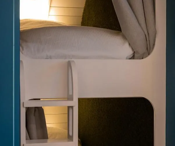 Hollins Farm - Dog Friendly, Self Catering Lodge