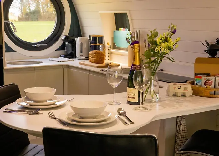 Hollins Farm - Dog Friendly, Self Catering Lodge *