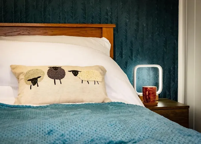 Hollins Farm - Dog Friendly, Self Catering Lodge Knaresborough