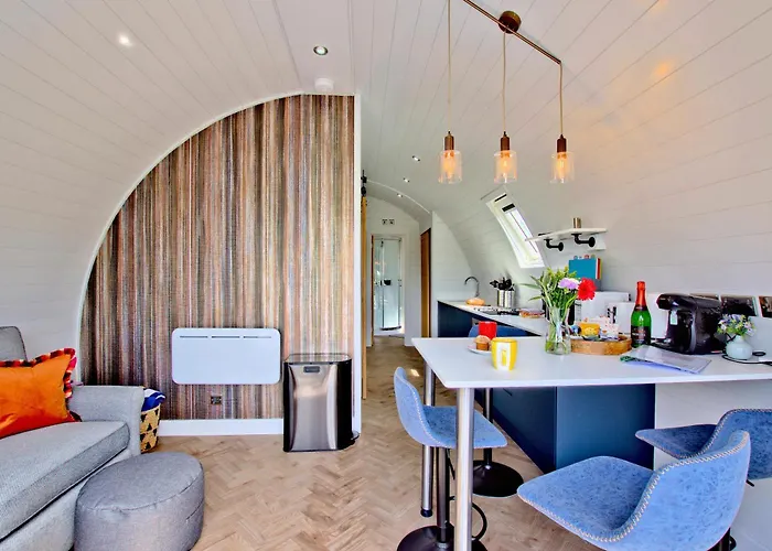 Hollins Farm - Dog Friendly, Self Catering