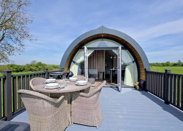 Hollins Farm - Dog Friendly, Self Catering *