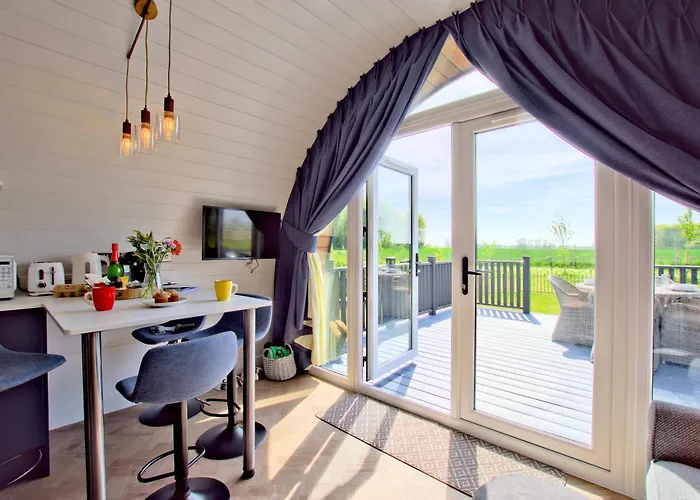 Hollins Farm - Dog Friendly, Self Catering