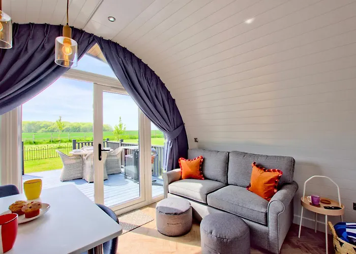 Hollins Farm - Dog Friendly, Self Catering Lodge *