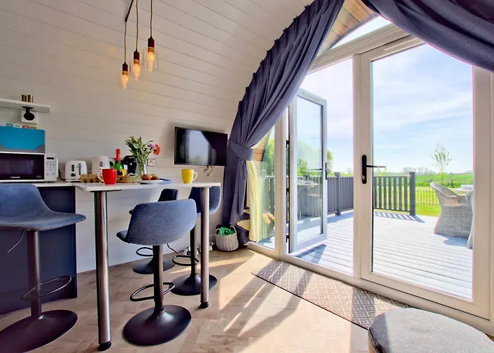 Lodge Hollins Farm - Dog Friendly, Self Catering *