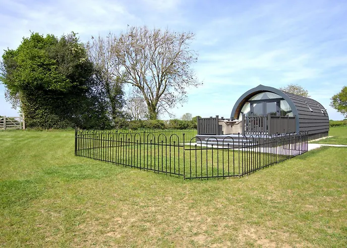 Hollins Farm - Dog Friendly, Self Catering *