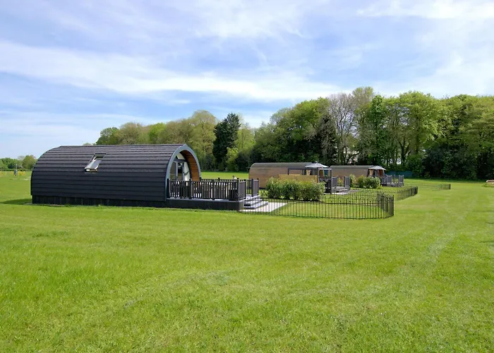 Hollins Farm - Dog Friendly, Self Catering Lodge *