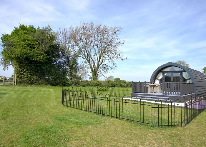 Hollins Farm - Dog Friendly, Self Catering Lodge Knaresborough