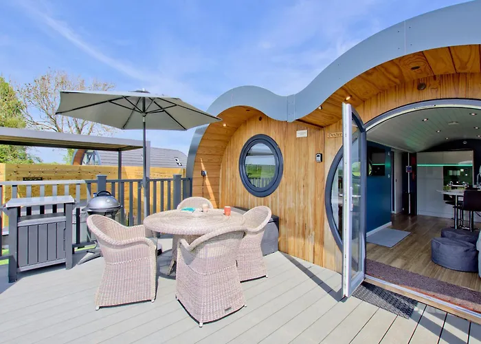 Hollins Farm - Dog Friendly, Self Catering Lodge