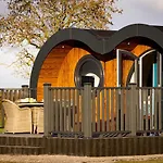 Hollins Farm - Dog Friendly, Self Catering