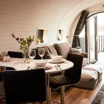Hollins Farm - Dog Friendly, Self Catering 롯지 *