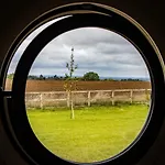 Hollins Farm - Dog Friendly, Self Catering 롯지 *