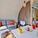 Hollins Farm - Dog Friendly, Self Catering 롯지 내어스버러
