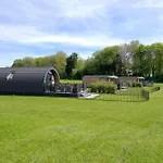 Hollins Farm - Dog Friendly, Self Catering 롯지 *