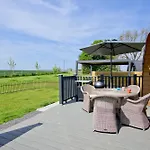 Hollins Farm - Dog Friendly, Self Catering *