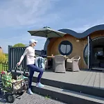 Hollins Farm - Dog Friendly, Self Catering 롯지