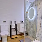 Hollins Farm - Dog Friendly, Self Catering 롯지 내어스버러